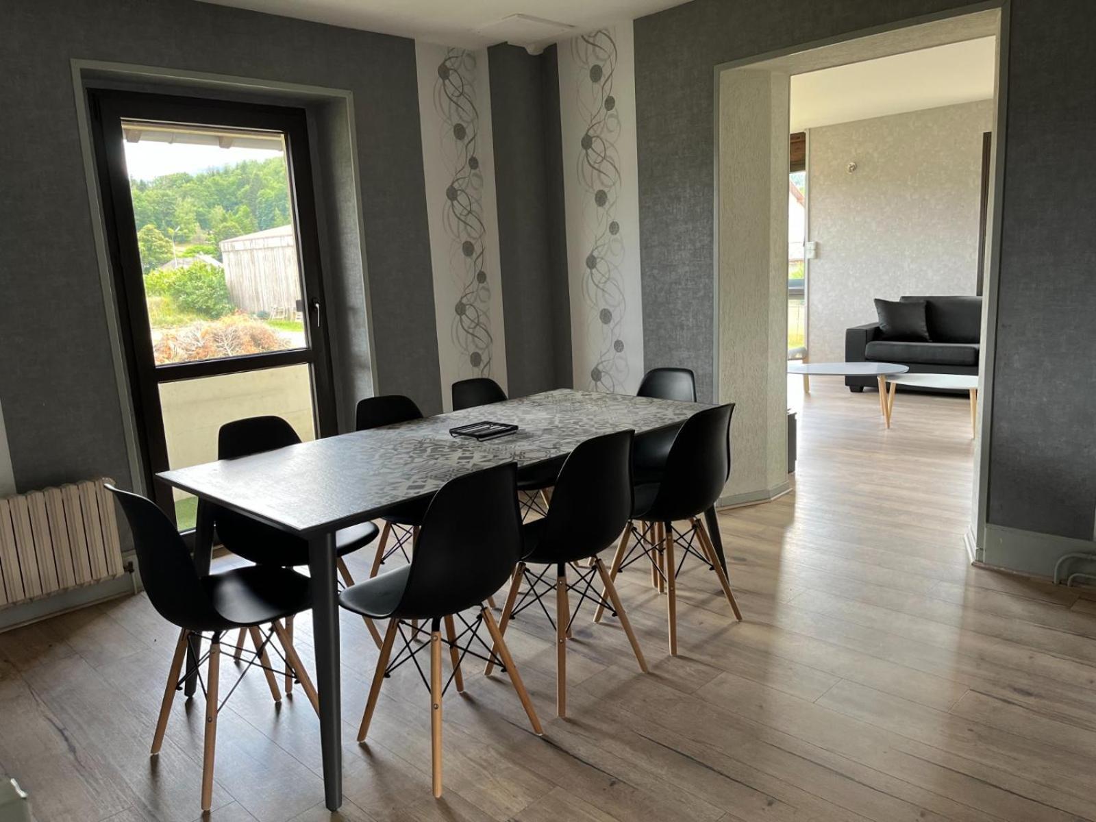 205 M2, 8pers Piscine, Jacuzzi, Balneo Privatifs Hébergement de vacances Vagney