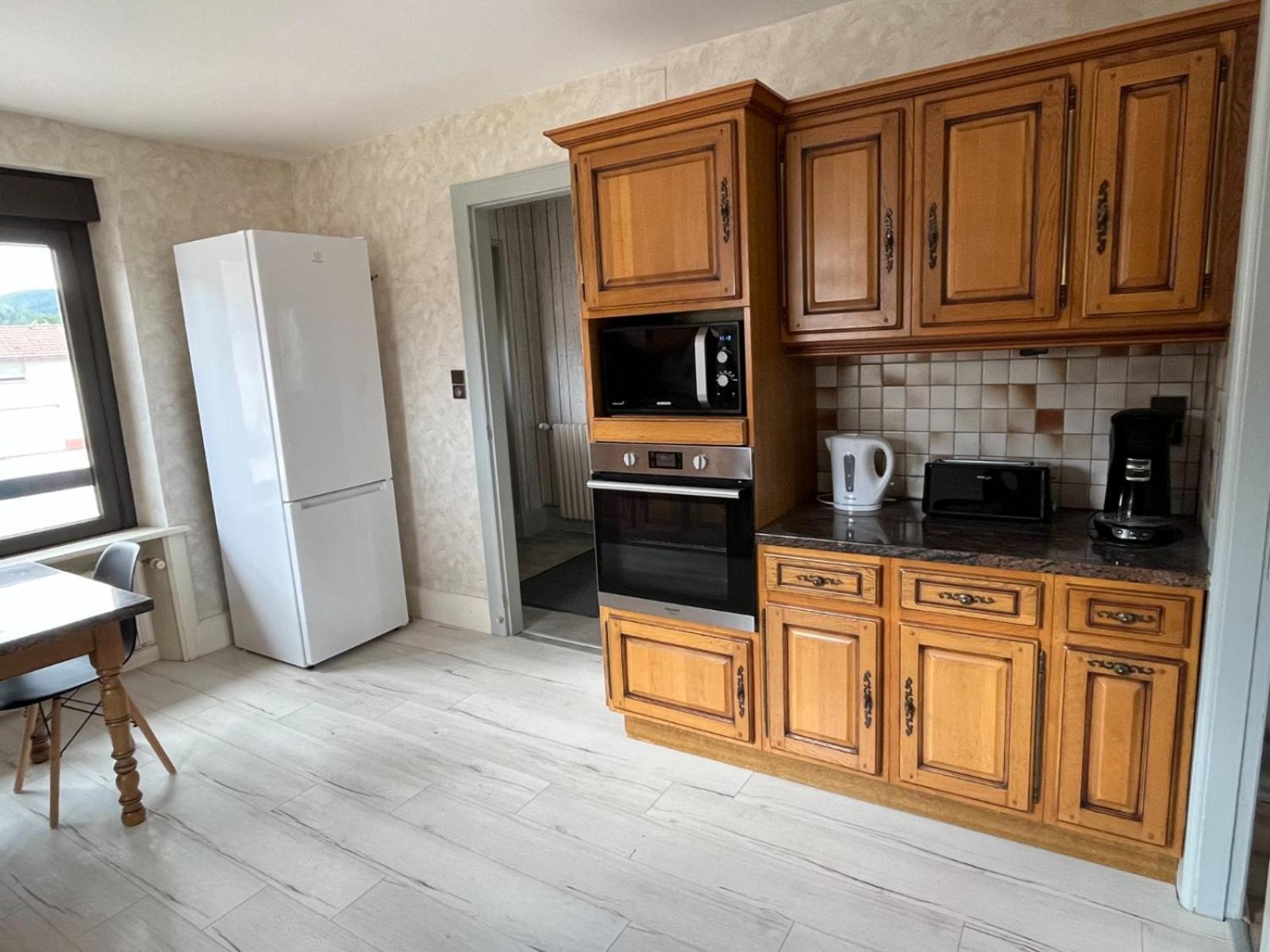 205 M2, 8pers Piscine, Jacuzzi, Balneo Privatifs Hébergement de vacances Vagney