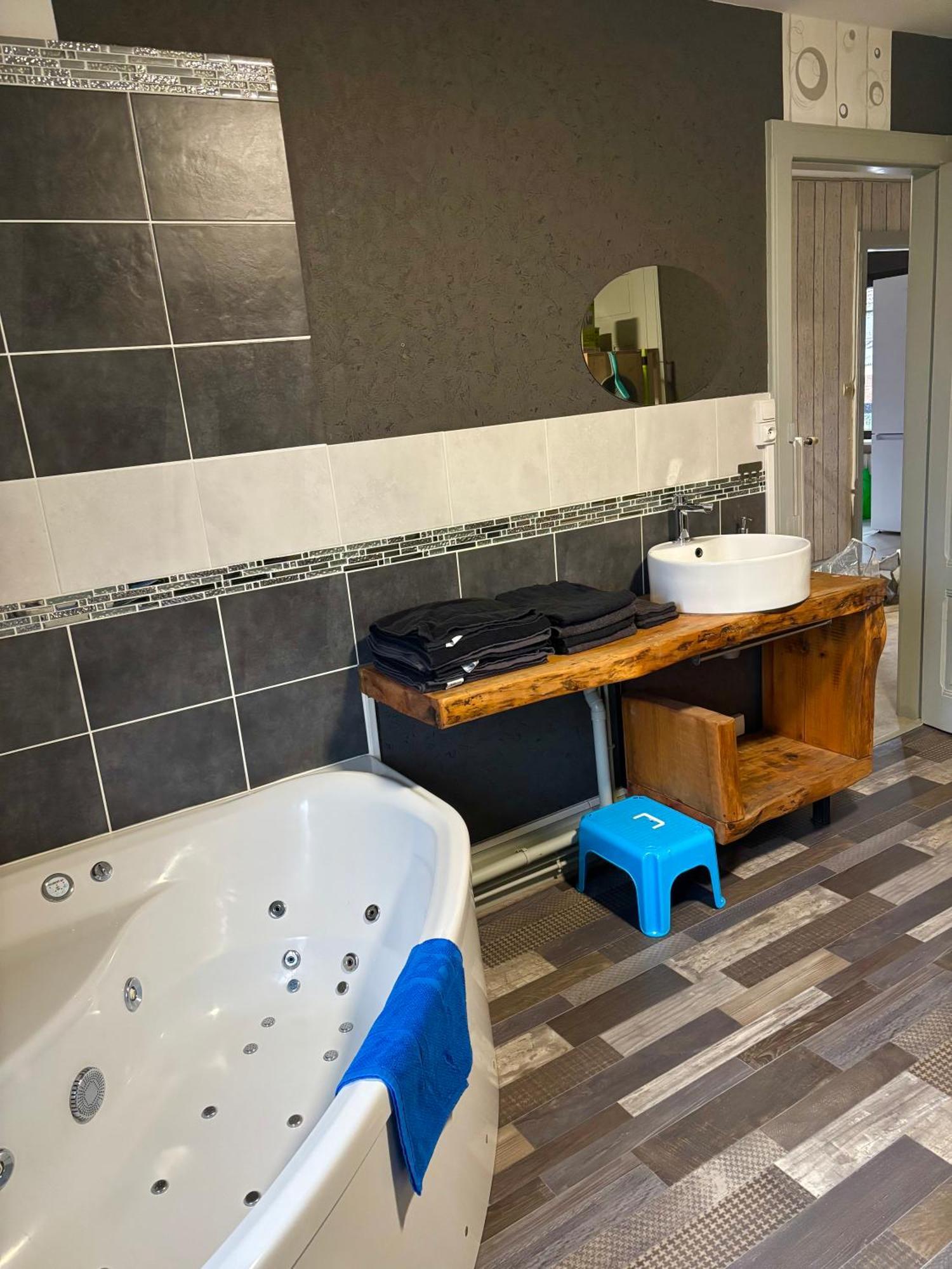 205 M2, 8pers Piscine, Jacuzzi, Balneo Privatifs